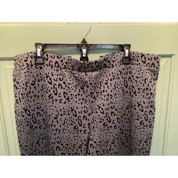 LOGO Lori Goldstein Women's Petite Plus Size 1XP Gray Velvet Leopard Print Pants - Picture 2 of 8